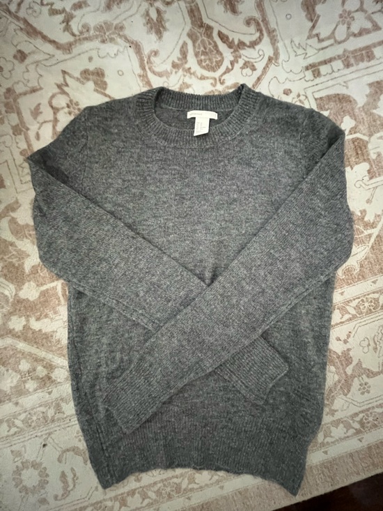 H&M Sweaters - H&M Gray Crewneck Sweater